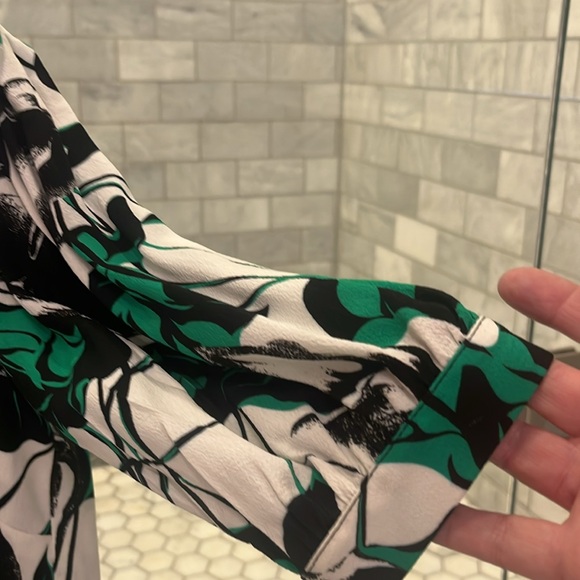 NWOT Allen Swartz one sleeve blouse - Picture 2 of 4